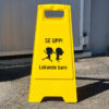 Lekande-barn-se-upp